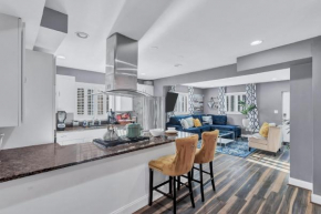 Bright Stylish hidden gem in Washington DC with King Bed 75inch tv and free parking
